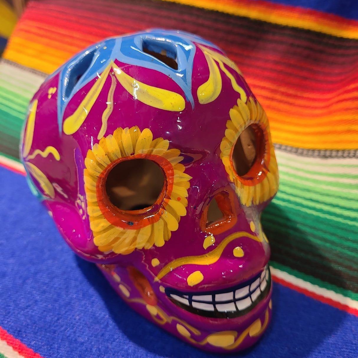 Craneo Flor calado de Barro Mediano 9 x 12.5 cm - CALAVERA DE DIA DE MUERTOS