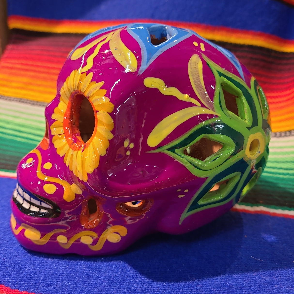 Craneo Flor calado de Barro Mediano 9 x 12.5 cm - CALAVERA DE DIA DE MUERTOS