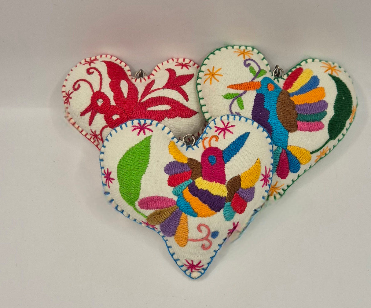 Llavero de Corazon bordado a mano - Bordados de Tenangos