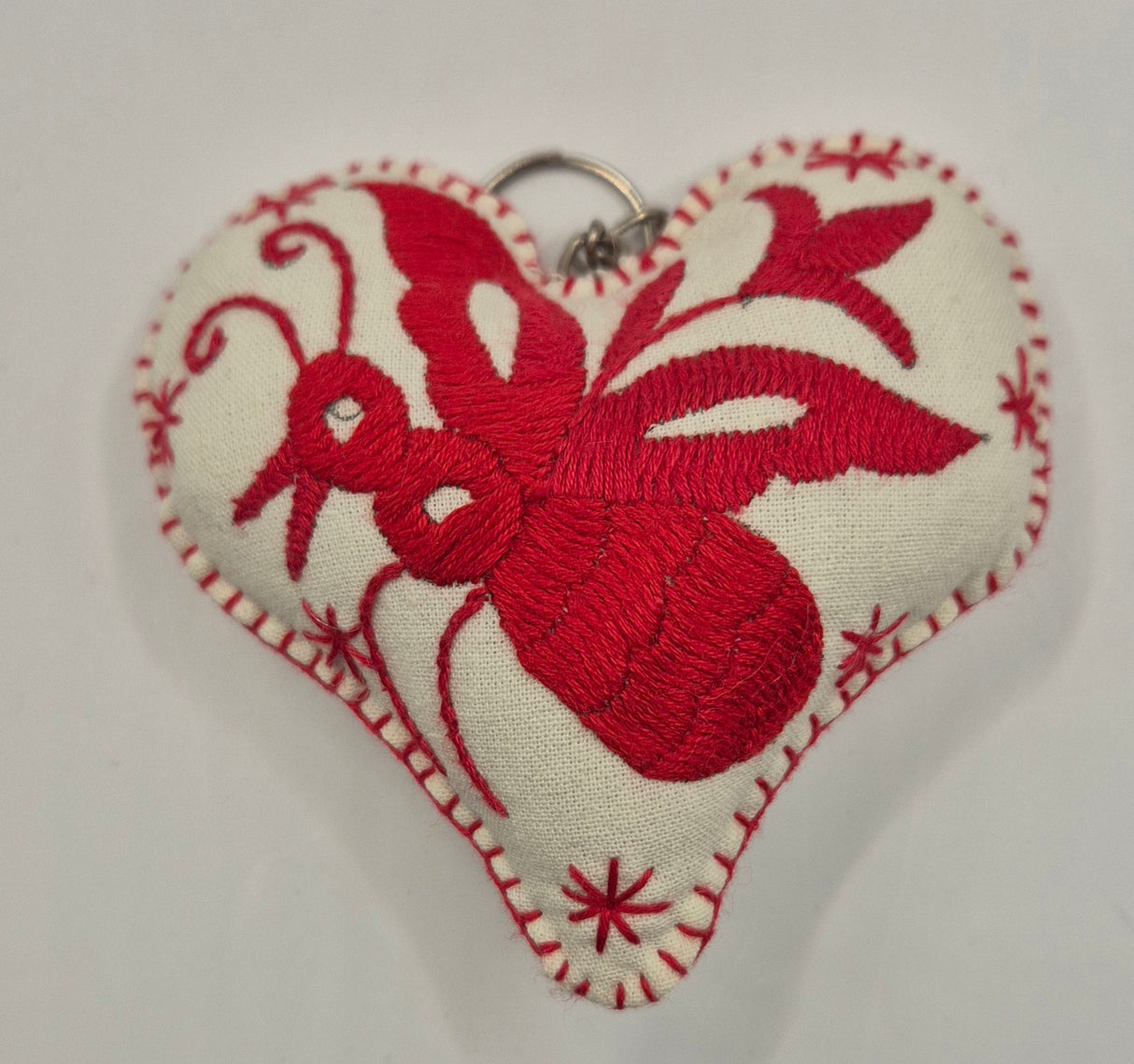 Llavero de Corazon bordado a mano - Bordados de Tenangos