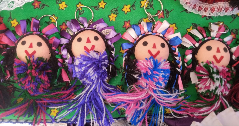 Llavero de Muñeca Lele con Ponpon - Muñeca Mazahua tradicional