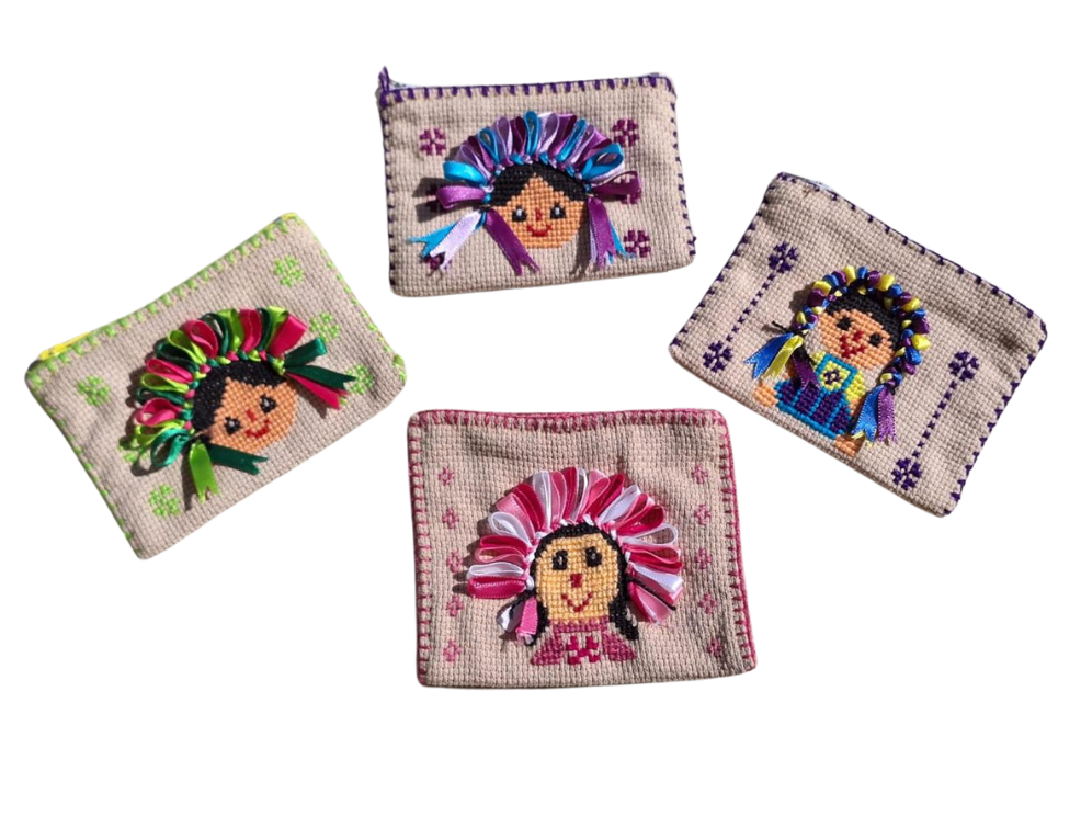 Monedero Bordado a mano varios modelos / MUÑECA LELE