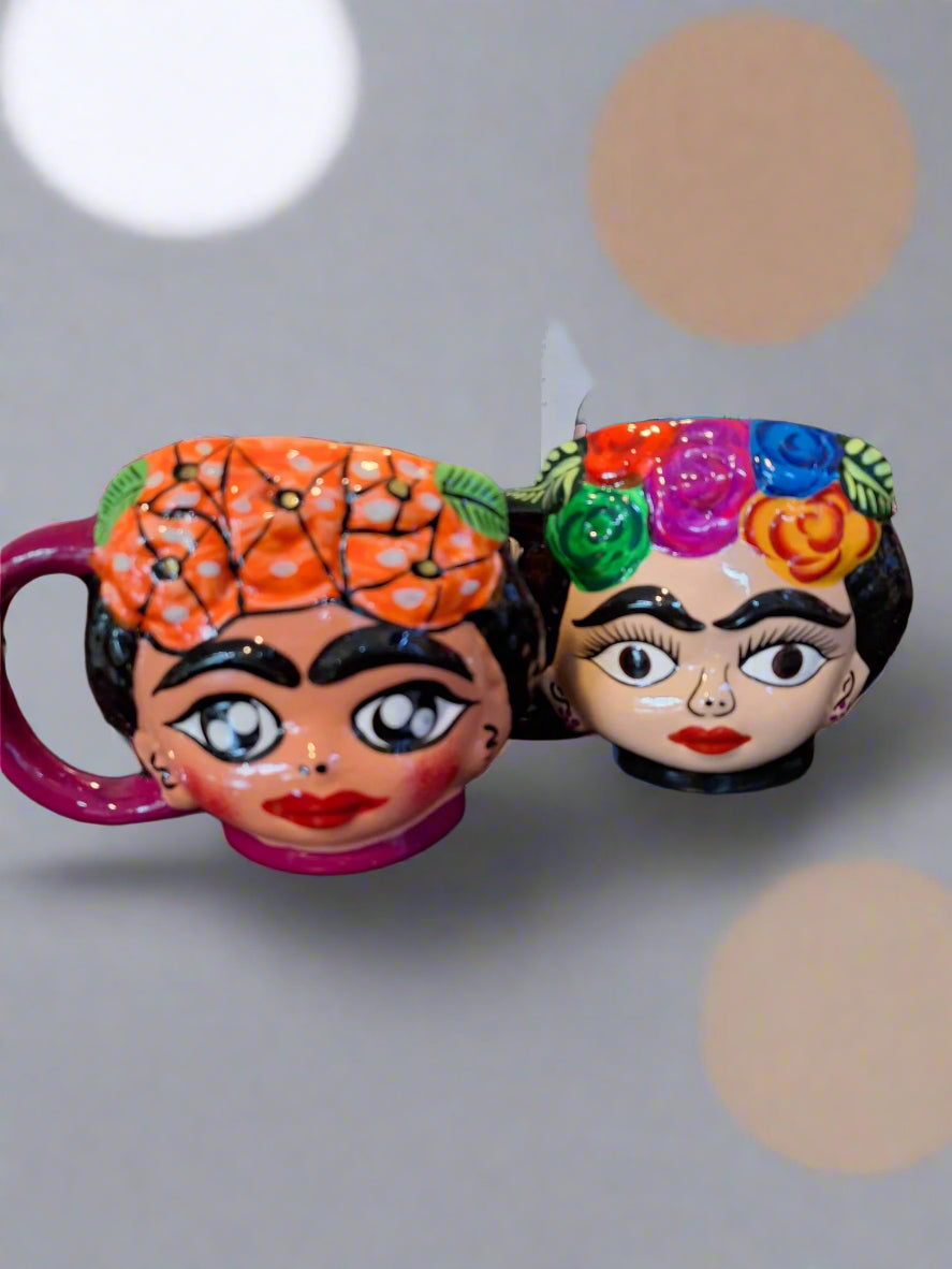 Taza Frida Kahlo pintada a mano varios colores