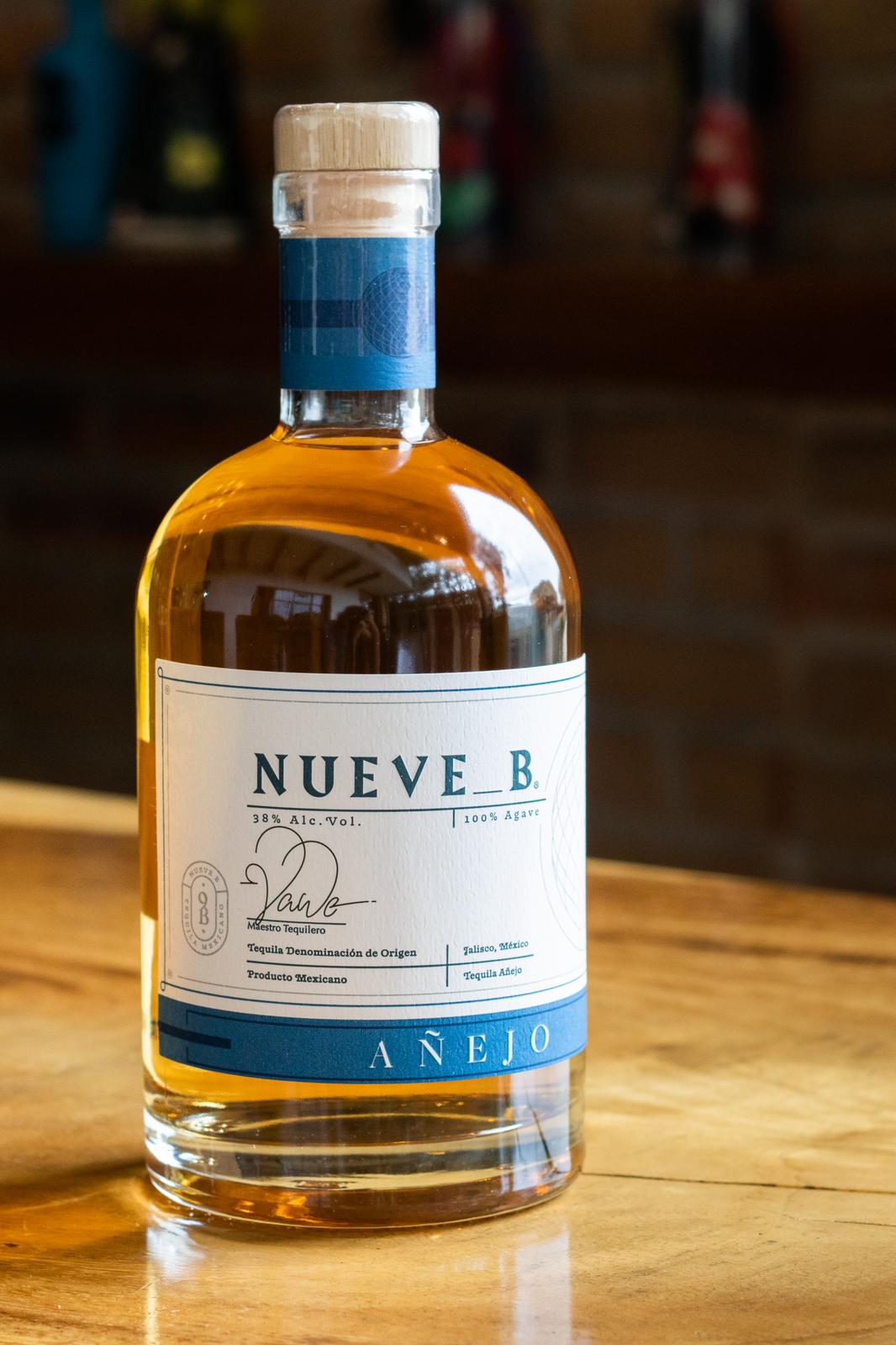 Tequila Añejo 700 ml - NUEVE B