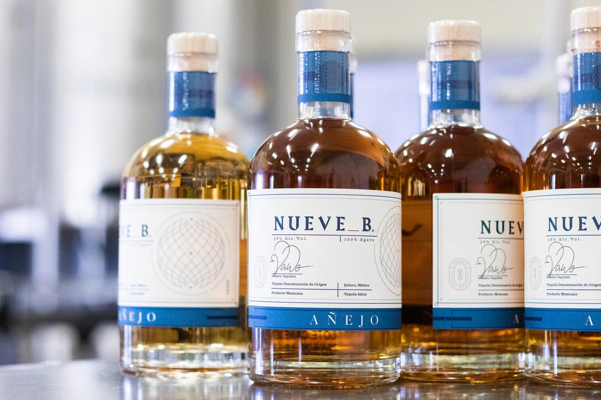 Tequila Añejo 700 ml - NUEVE B