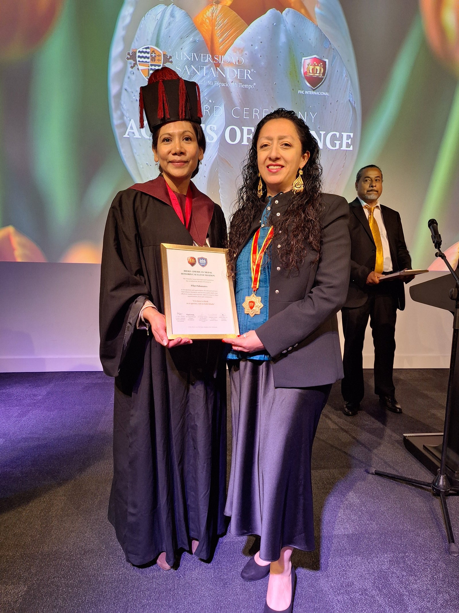 🏅 Medalla Doctor Honoris Causa 2025 otorgada por Protocol Today, la Red Iberoamericana de Excelencia y la Universidad Santander – Países Bajos.